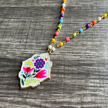 Load image into Gallery viewer, Floral Pop Necklace