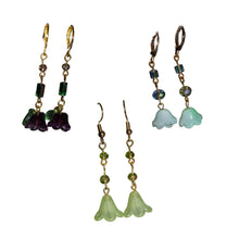 Load image into Gallery viewer, Flower Dangle Earrings