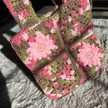 Load image into Gallery viewer, Small Daisy Pink Camo Crochet Tote Bag
