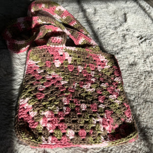 Small Daisy Pink Camo Crochet Tote Bag